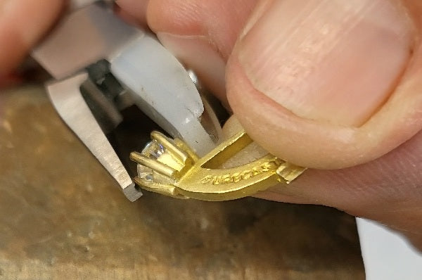 Claw Setting Pliers with Nylon Jaw